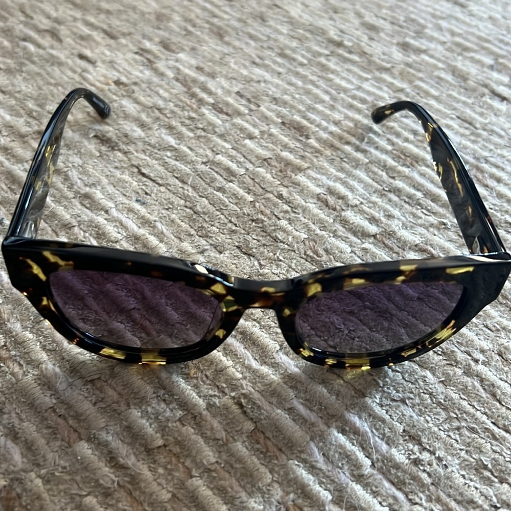 J. McLaughlin Tortoise Shell sunglasses